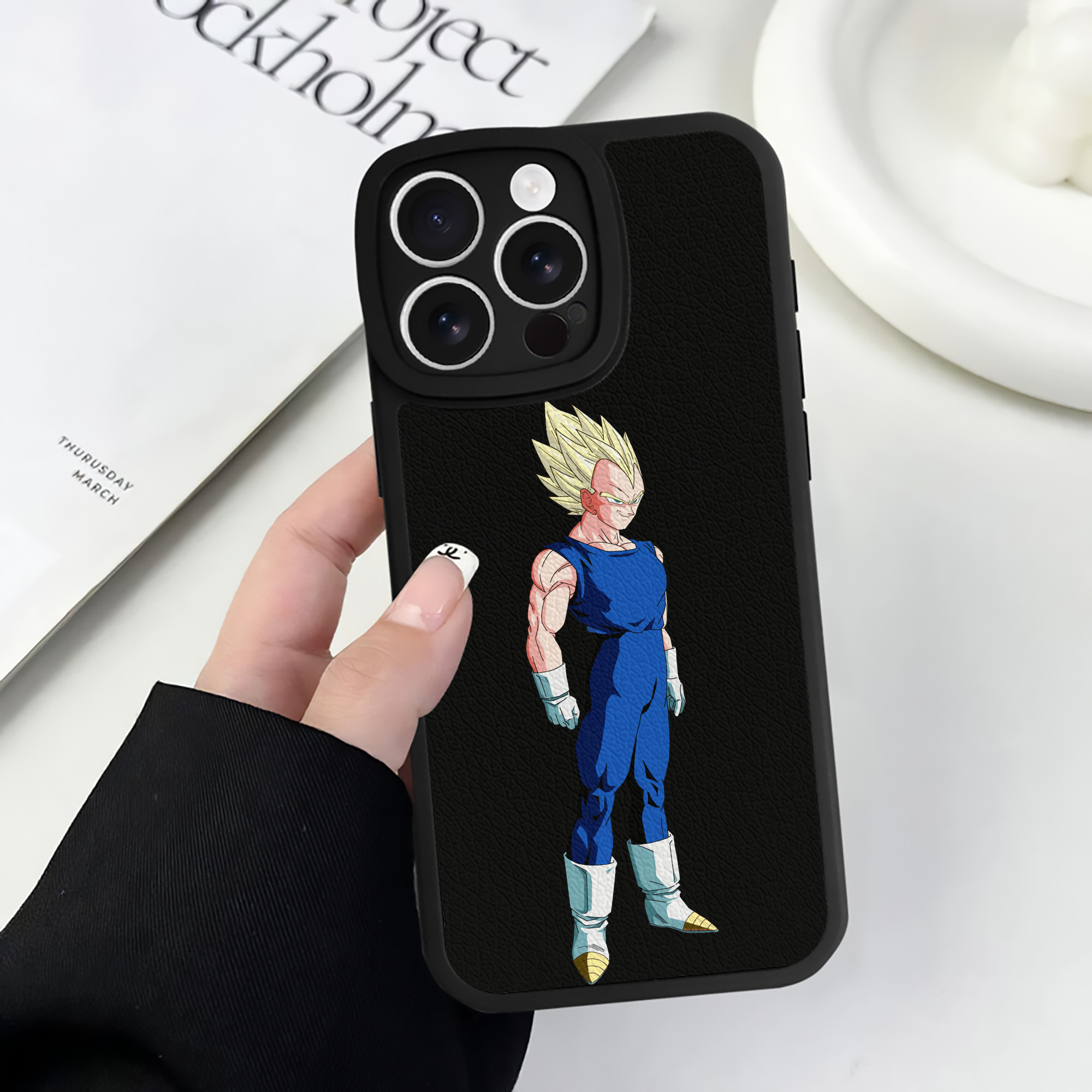 （画像用） ドラゴンボール ベジータ四世（Bejīta Yonsei）DRAGON BALL Vegeta IV 【iPhone 16シリーズ対応】シリコンスマホケース（レザー調） 材質：シリコン